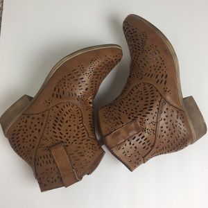Volatile 8.5 Laser Cut Booties Size 8.5 Festival